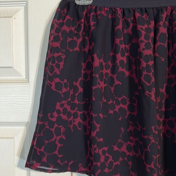 GAP Size Medium Navy Blue Maroon Wine Floral Stretch Pull On Semi Sheer Skirt - Picture 2 of 8